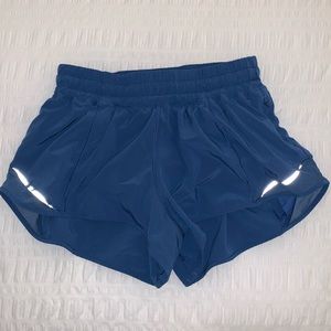 LULULEMON hotty hot shorts 2.5” navy blue